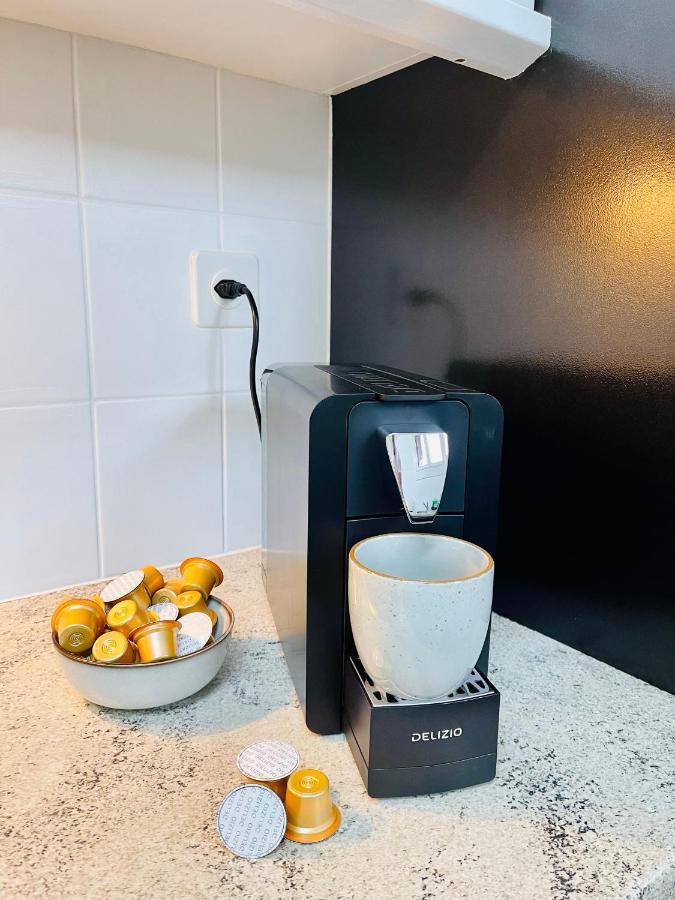 -the Urbanist- Lakeview Free Parking 2bd Fast Wifi *
