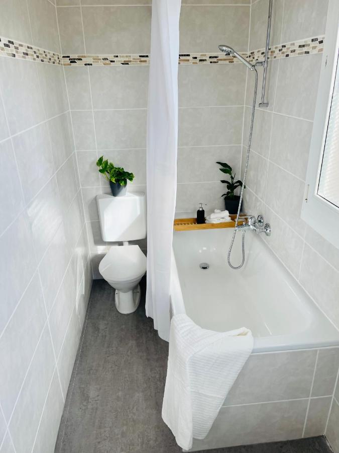 -the Urbanist- Lakeview Free Parking 2bd Fast Wifi Appartement *
